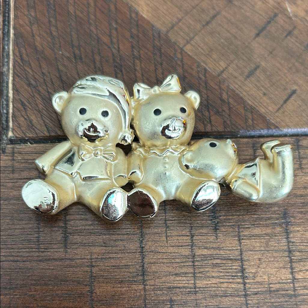 Beautiful Brooch Pin Teddy Bear Matte Shiny Gold Tone Mom Dad Baby Signed Ajc